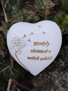 Srdce s pampeliškou a nápisem Navždy zůstaneš v našich srdcích