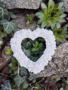 Srdce z růžiček, velké 15x15,5cm, bílé - efkostoune