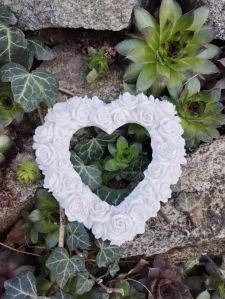 Srdce z růžiček, velké 14x14,5cm, bílé - efkostoune
