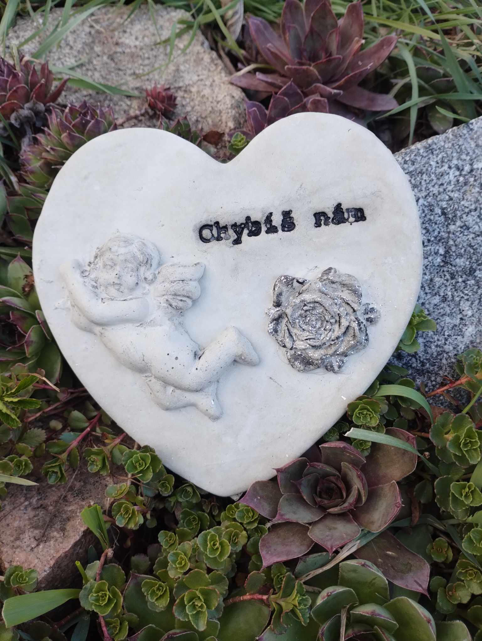 Betonové srdce velké Chybíš nám