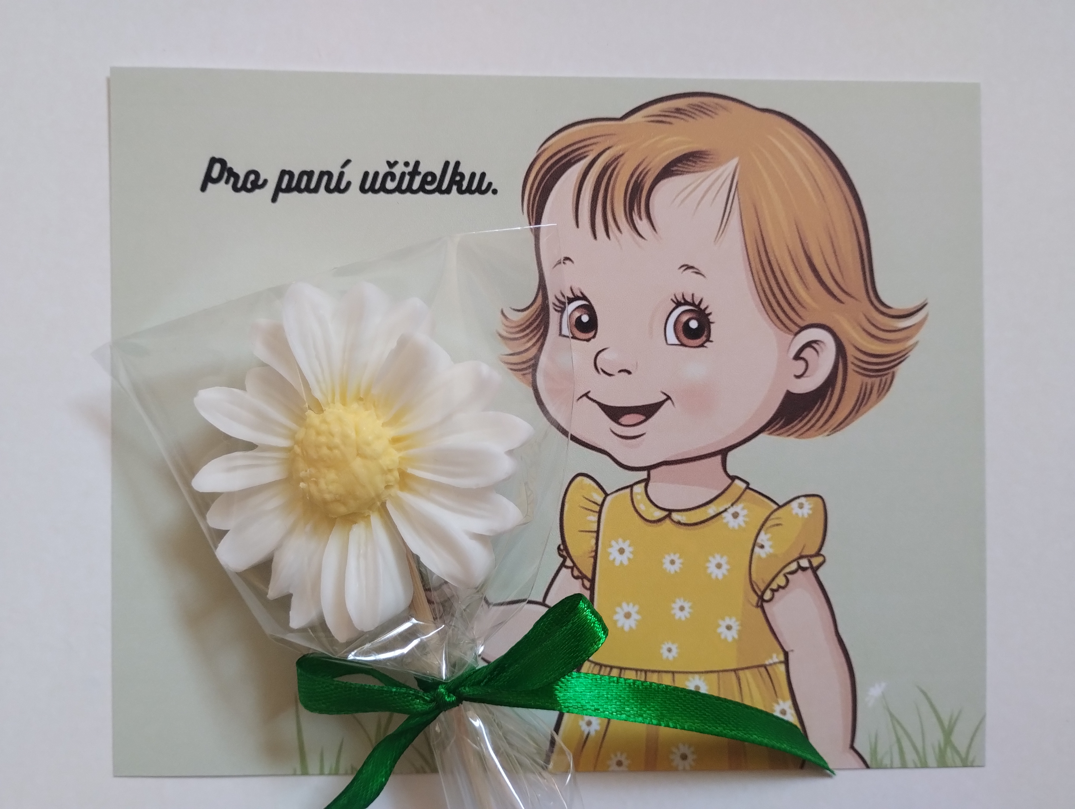 Mýdlová kytička pro paní učitelku - dívka