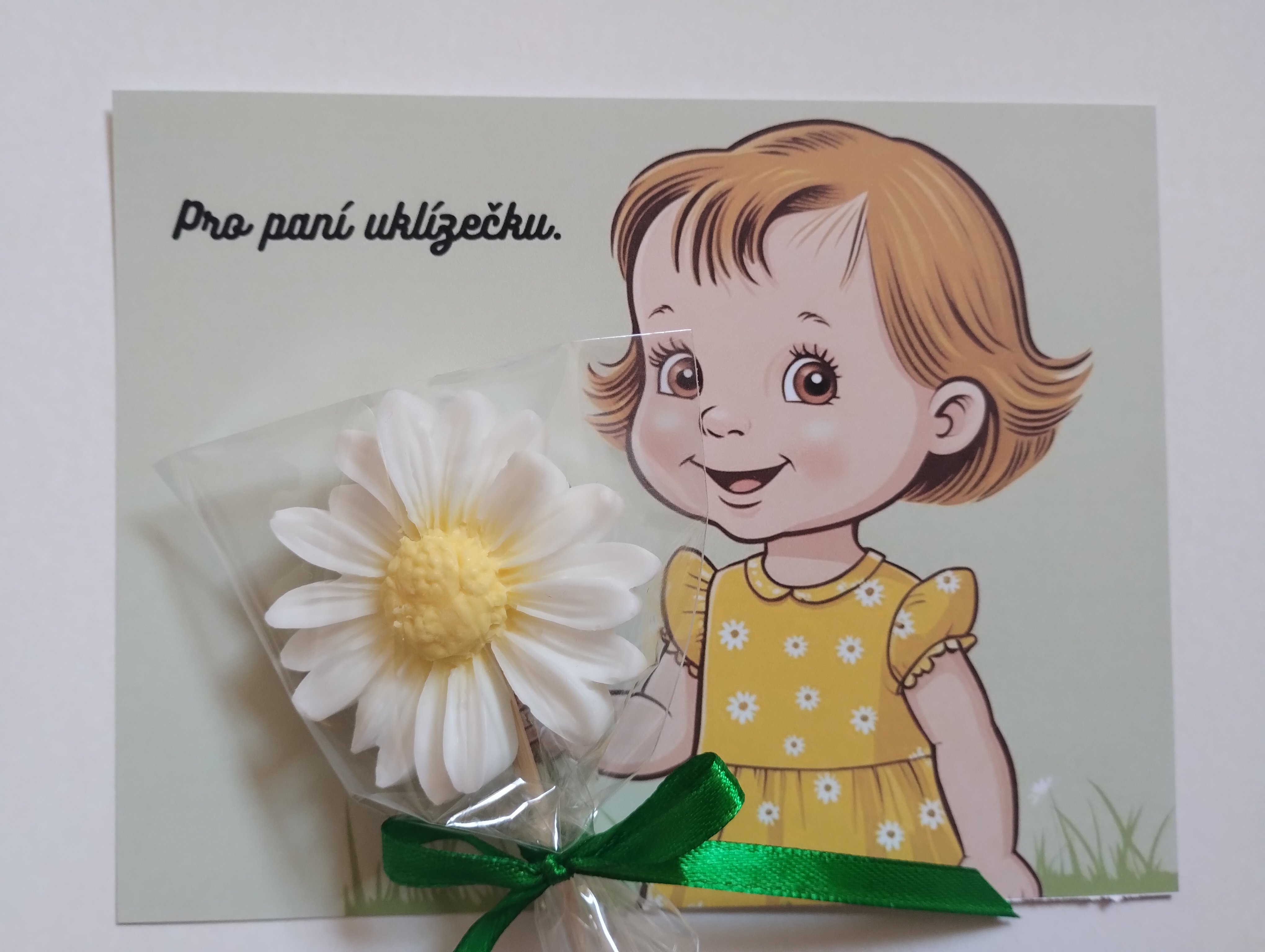 Mýdlová kytička pro paní uklízečku - dívka