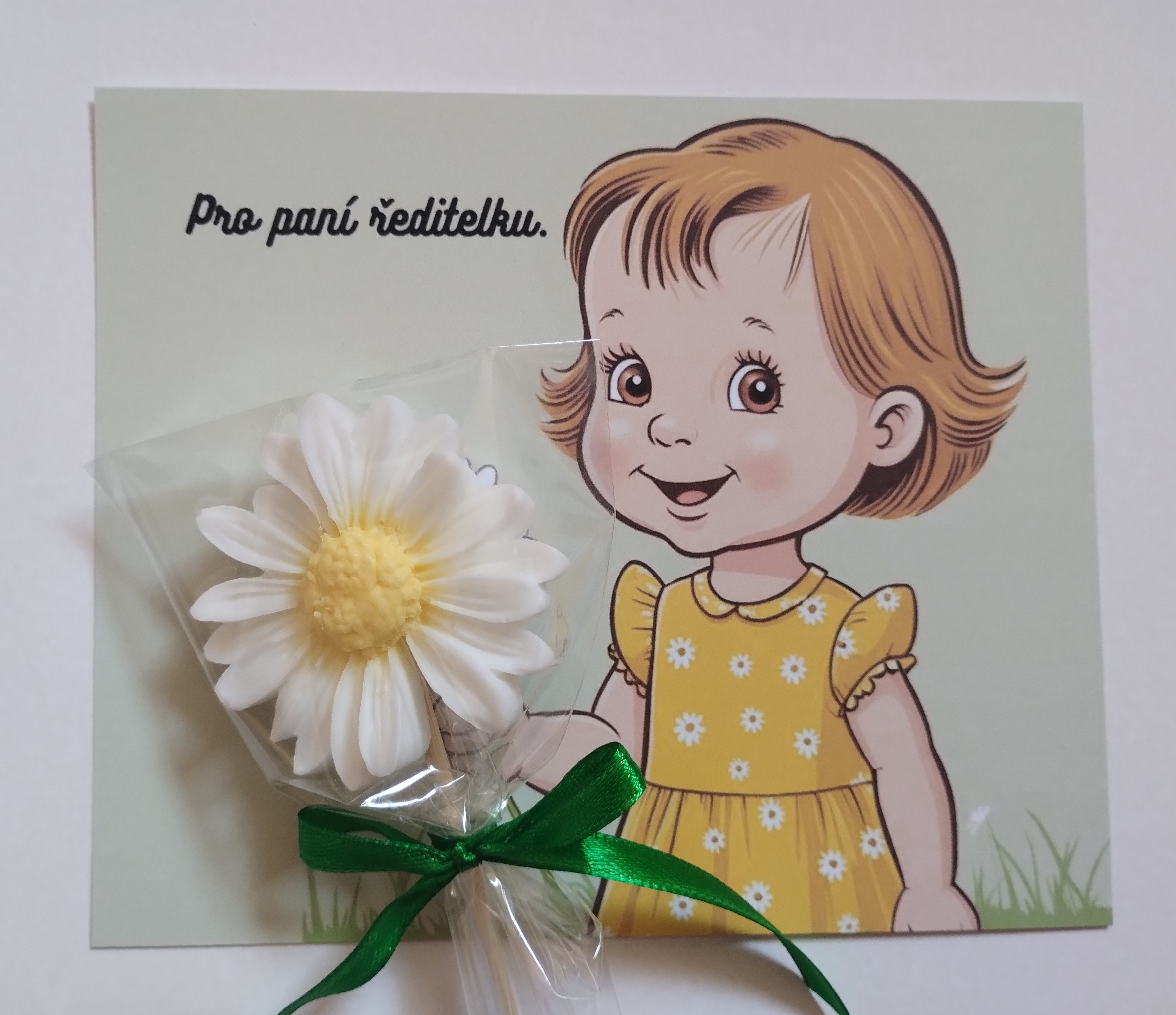 Mýdlová kytička pro paní ředitelku - dívka