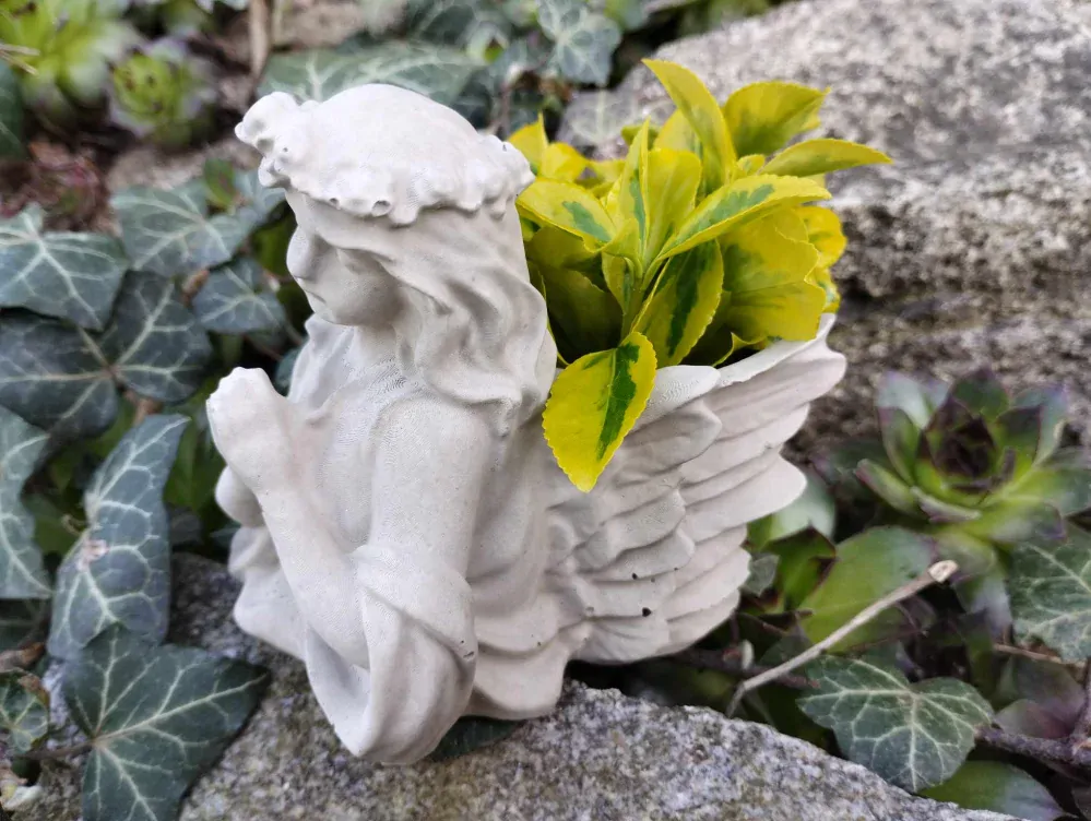 Andělka, obal na květinu - beton